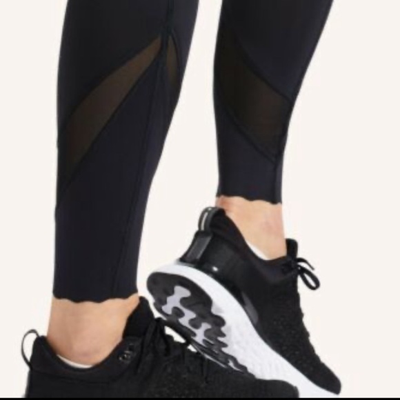 NWT Peloton Move Scalloped Hem High Rise Leggings Black - Picture 2 of 8
